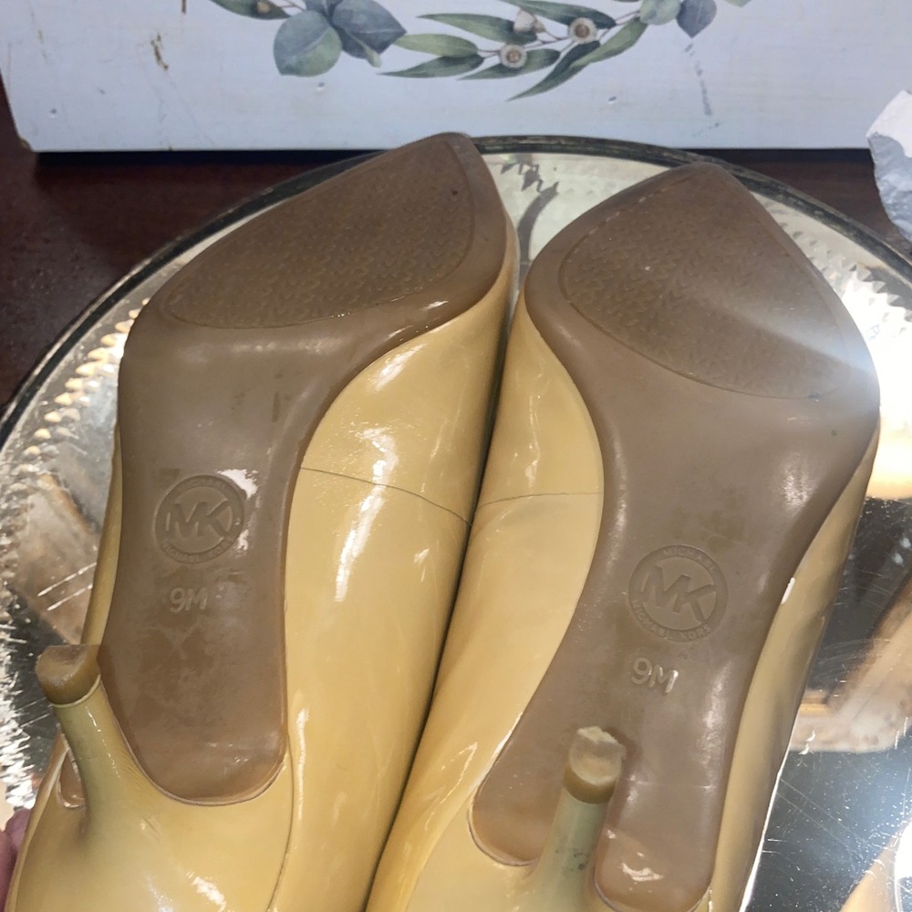 Genuine Michael Kors Beige Patent Leather Pointed-Toe Kitten Heels - Picture 5 of 15